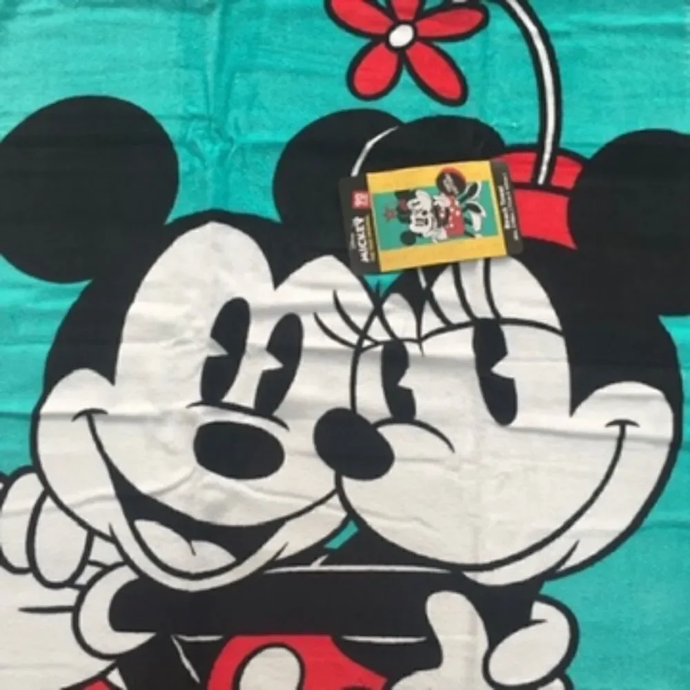 NWT Disney Mickey & Minnie Mouse Hug Green,Red,White & Black 38”x58” Beach Towel
